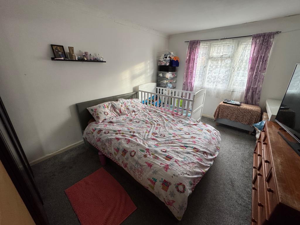 Lot: 156 - FREEHOLD INVESTMENT - THREE-BEDROOM SEMI-DETACHED HOUSE - Bedroom 1